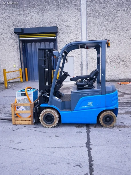 Lithium Ion Electric counterbalance forklifts